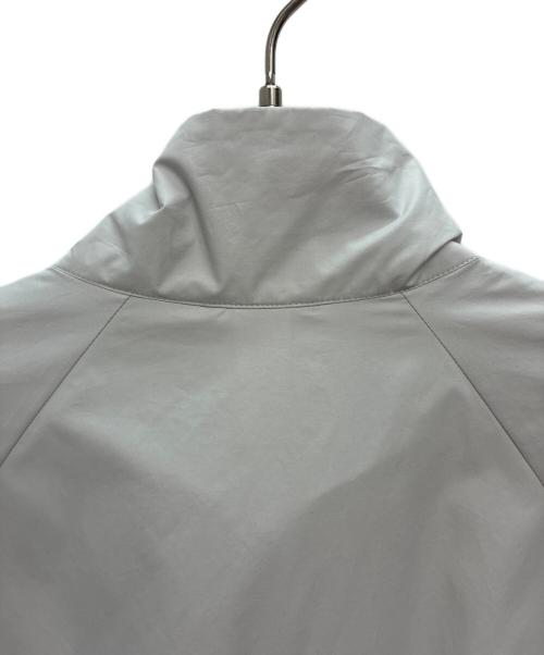 DESCENTE PAUSE（デサントポーズ）DESCENTE PAUSE (デサントポーズ) STAND COLLAR ZIP UP BLOUSON ライトグレー サイズ:Oの古着・服飾アイテム