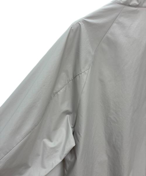 DESCENTE PAUSE（デサントポーズ）DESCENTE PAUSE (デサントポーズ) STAND COLLAR ZIP UP BLOUSON ライトグレー サイズ:Oの古着・服飾アイテム