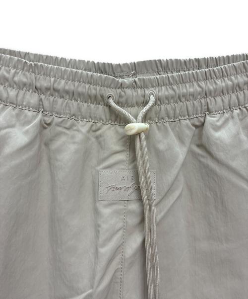 NIKE（ナイキ）NIKE (ナイキ) FEAR OF GOD (フィア・オブ・ゴッド) ウォームアップイージーパンツ ベージュ サイズ:Mの古着・服飾アイテム