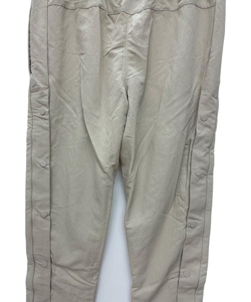 NIKE（ナイキ）NIKE (ナイキ) FEAR OF GOD (フィア・オブ・ゴッド) ウォームアップイージーパンツ ベージュ サイズ:Mの古着・服飾アイテム