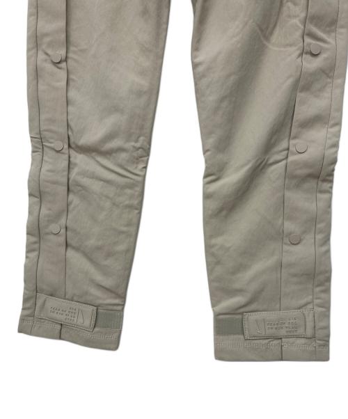 NIKE（ナイキ）NIKE (ナイキ) FEAR OF GOD (フィア・オブ・ゴッド) ウォームアップイージーパンツ ベージュ サイズ:Mの古着・服飾アイテム