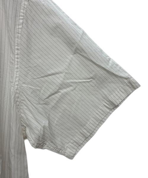 stussy（ステューシー）stussy (ステューシー) ストライプ 半袖シャツ ホワイト×ブラック サイズ:XLの古着・服飾アイテム