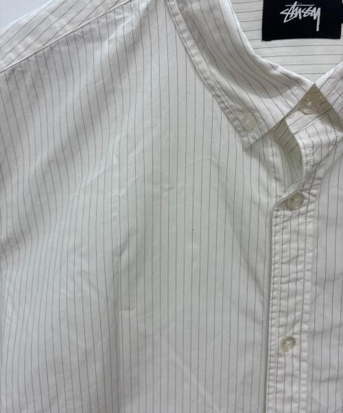 stussy（ステューシー）stussy (ステューシー) ストライプ 半袖シャツ ホワイト×ブラック サイズ:XLの古着・服飾アイテム