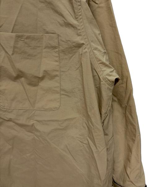 eN ROUTE（アンルート）EN ROUTE (アンルート) ナイロン タフタ フード シャツ ベージュ サイズ:SIZE 1の古着・服飾アイテム