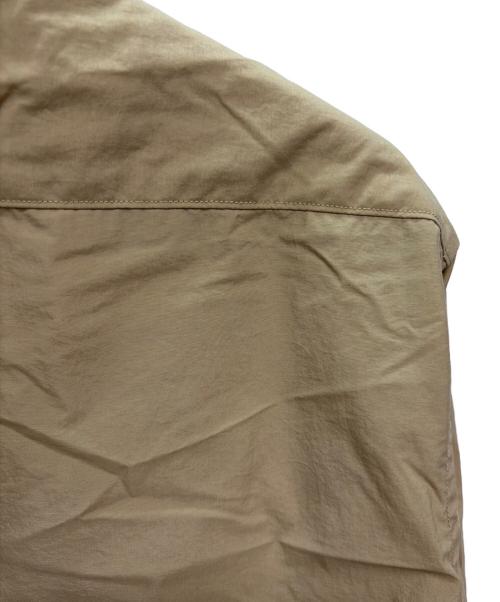eN ROUTE（アンルート）EN ROUTE (アンルート) ナイロン タフタ フード シャツ ベージュ サイズ:SIZE 1の古着・服飾アイテム