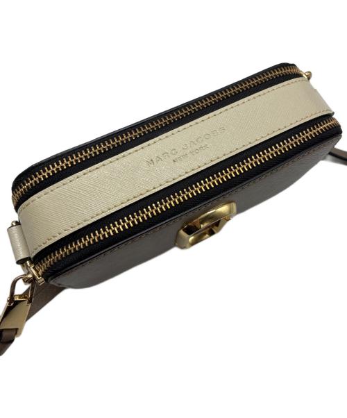 MARC JACOBS（マークジェイコブス）MARC JACOBS (マークジェイコブス) The Snapshot スナップショット ショルダーバッグ ベージュの古着・服飾アイテム