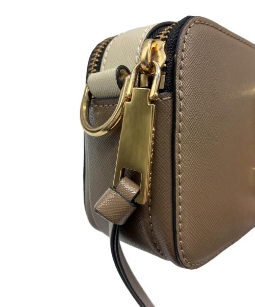 MARC JACOBS（マークジェイコブス）MARC JACOBS (マークジェイコブス) The Snapshot スナップショット ショルダーバッグ ベージュの古着・服飾アイテム