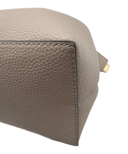 CHARLES & KEITH（チャールズアンドキース）CHARLES & KEITH (チャールズアンドキース) メタリックアクセントバケットバッグ ベージュの古着・服飾アイテム