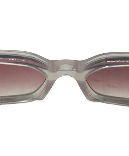 MM6 Maison Margiela（エムエムシックスメゾンマルジェラ）MM6 Maison Margiela (エムエムシックスメゾンマルジェラ) サングラス ホワイト×ピンク サイズ:56☐17の古着・服飾アイテム