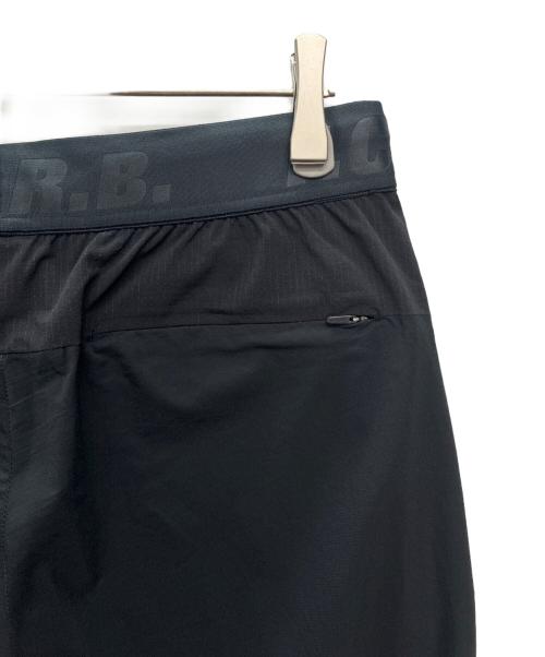F.C.R.B.（エフシーレアルブリストル）F.C.R.B. (エフシーレアルブリストル) STRETCH LIGHT WEIGHT JOGGER PANTS ブラック サイズ:Mの古着・服飾アイテム