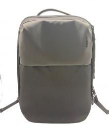 Incase（インケース）の古着「バックパック　A.R.C Daypack」｜ブラック