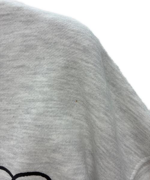YESEYESEE（イエスアイシー）YESEYESEE (イエスアイシー) C-Logo Sweatshirt ライトグレー サイズ:Mの古着・服飾アイテム