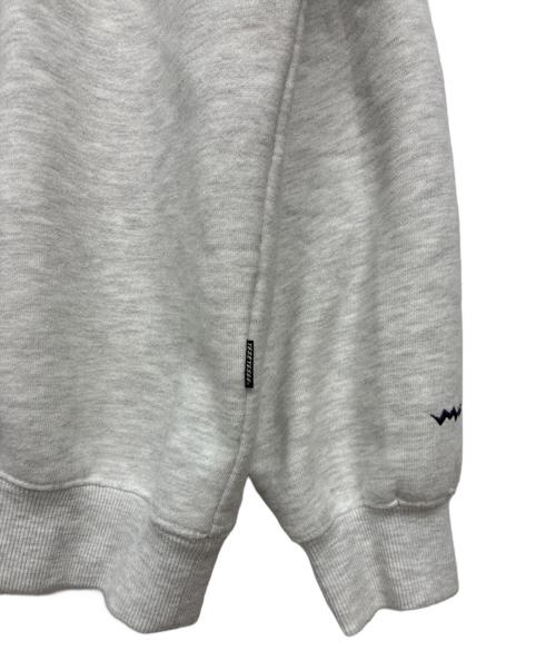 YESEYESEE（イエスアイシー）YESEYESEE (イエスアイシー) C-Logo Sweatshirt ライトグレー サイズ:Mの古着・服飾アイテム
