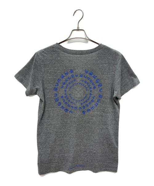CHROME HEARTS（クロムハーツ）CHROME HEARTS (クロムハーツ) サークルロゴプリント Vネック Tシャツ グレー サイズ:XLの古着・服飾アイテム