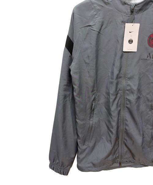 NIKE（ナイキ）NIKE (ナイキ) PARIS SAINT-GERMAIN (パリサンジェルマン) セットアップジャージ グレー×レッド サイズ:S 未使用品の古着・服飾アイテム