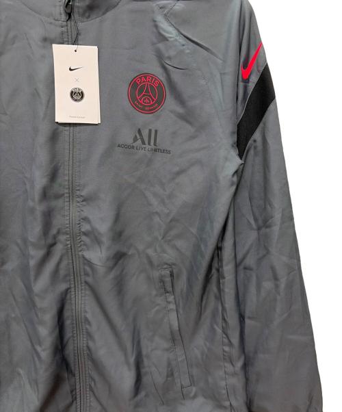 NIKE（ナイキ）NIKE (ナイキ) PARIS SAINT-GERMAIN (パリサンジェルマン) セットアップジャージ グレー×レッド サイズ:S 未使用品の古着・服飾アイテム