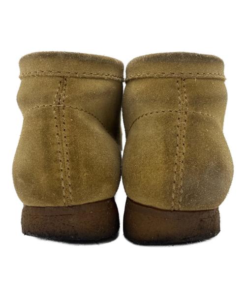 CLARKS（クラークス）CLARKS (クラークス) ワラビーブーツ メイプルスェード ベージュ サイズ:UK 8 1/2の古着・服飾アイテム