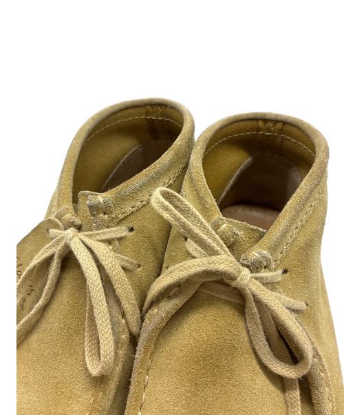 CLARKS（クラークス）CLARKS (クラークス) ワラビーブーツ メイプルスェード ベージュ サイズ:UK 8 1/2の古着・服飾アイテム