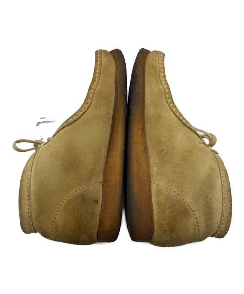 CLARKS（クラークス）CLARKS (クラークス) ワラビーブーツ メイプルスェード ベージュ サイズ:UK 8 1/2の古着・服飾アイテム
