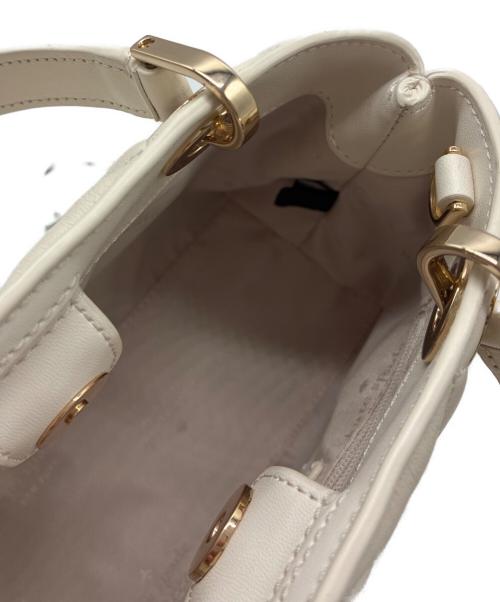 Kate Spade（ケイトスペード）Kate Spade (ケイトスペード) 2WAYバッグ/キャリースモールサリバンサッチェル ホワイトの古着・服飾アイテム
