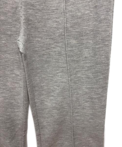 YACA（ヤーカ）YACA (ヤーカ) High waist slit flare pants/ハイウエストスリットフレアパンツ グレー サイズ:F 未使用品の古着・服飾アイテム