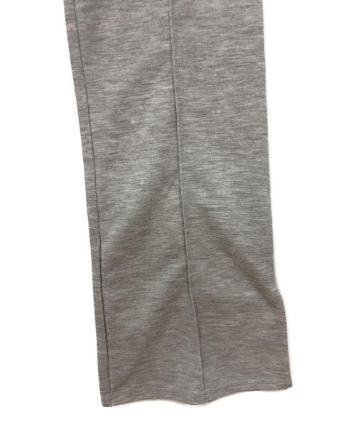 YACA（ヤーカ）YACA (ヤーカ) High waist slit flare pants/ハイウエストスリットフレアパンツ グレー サイズ:F 未使用品の古着・服飾アイテム