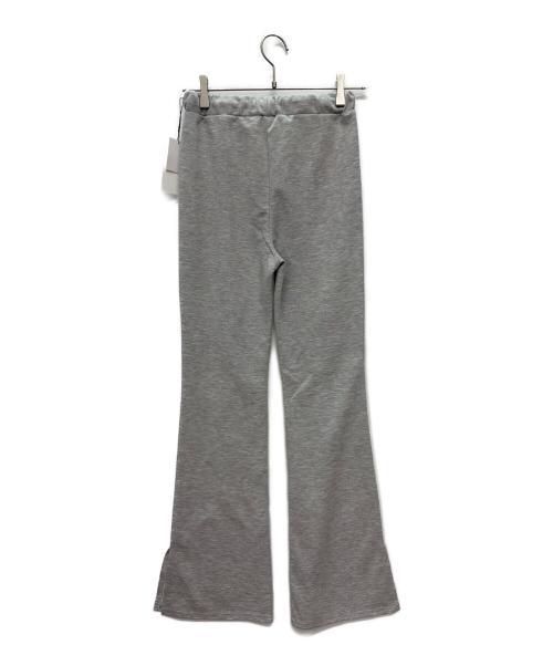 YACA（ヤーカ）YACA (ヤーカ) High waist slit flare pants/ハイウエストスリットフレアパンツ グレー サイズ:F 未使用品の古着・服飾アイテム