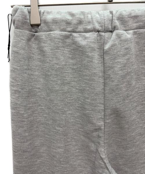 YACA（ヤーカ）YACA (ヤーカ) High waist slit flare pants/ハイウエストスリットフレアパンツ グレー サイズ:F 未使用品の古着・服飾アイテム