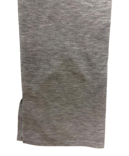 YACA（ヤーカ）YACA (ヤーカ) High waist slit flare pants/ハイウエストスリットフレアパンツ グレー サイズ:F 未使用品の古着・服飾アイテム