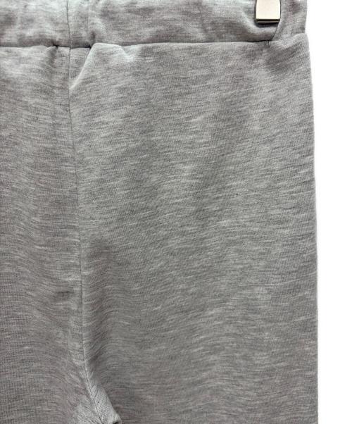 YACA（ヤーカ）YACA (ヤーカ) High waist slit flare pants/ハイウエストスリットフレアパンツ グレー サイズ:F 未使用品の古着・服飾アイテム
