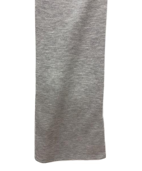 YACA（ヤーカ）YACA (ヤーカ) High waist slit flare pants/ハイウエストスリットフレアパンツ グレー サイズ:F 未使用品の古着・服飾アイテム