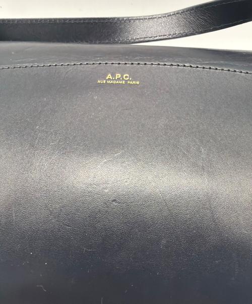 A.P.C.（アーペーセー）A.P.C. (アーペーセー) スクエアレザーショルダーバッグ ダークネイビーの古着・服飾アイテム