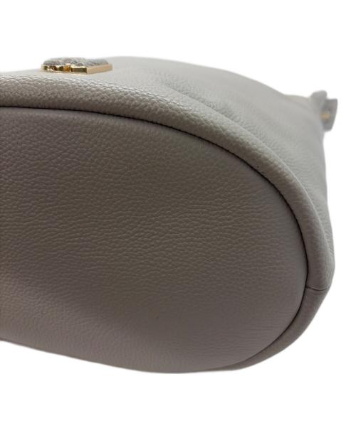 COLE HAAN（コールハーン）COLE HAAN (コールハーン) エッセンシャルソフトバケットバッグ ライトグレーの古着・服飾アイテム