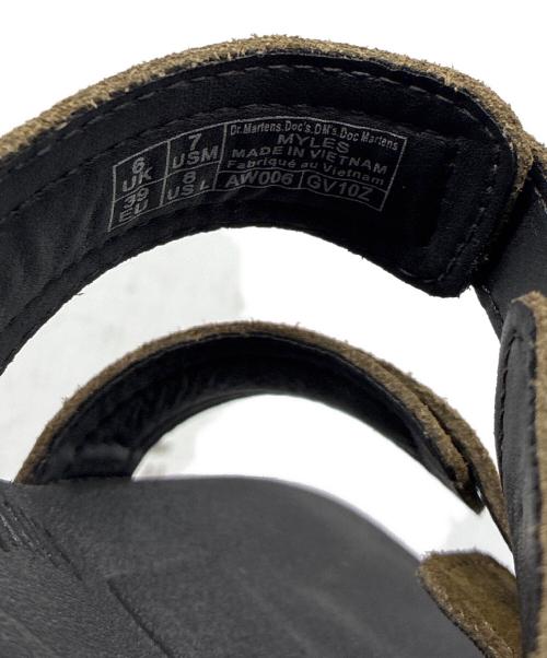 Dr.Martens（ドクターマーチン）Dr.Martens (ドクターマーチン) MYLES / ストラップサンダル ブラック×オリーブ サイズ:UK6 / EU39の古着・服飾アイテム