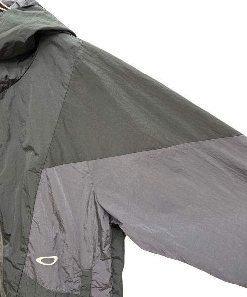 OAKLEY（オークリー）OAKLEY (オークリー) ENHANCE UB RIPSTOP WIND JACKET 12.7 グレー×ネイビー サイズ:JPN Lの古着・服飾アイテム