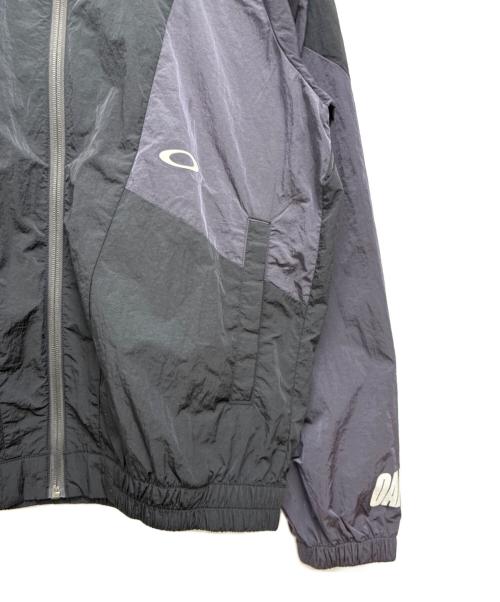 OAKLEY（オークリー）OAKLEY (オークリー) ENHANCE UB RIPSTOP WIND JACKET 12.7 グレー×ネイビー サイズ:JPN Lの古着・服飾アイテム