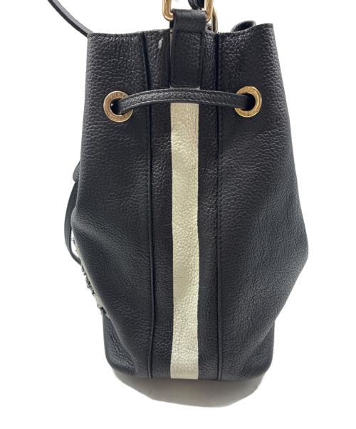 FURLA（フルラ）FURLA (フルラ) STACY POST SMALL BUCKET BAG ブラック×ホワイトの古着・服飾アイテム