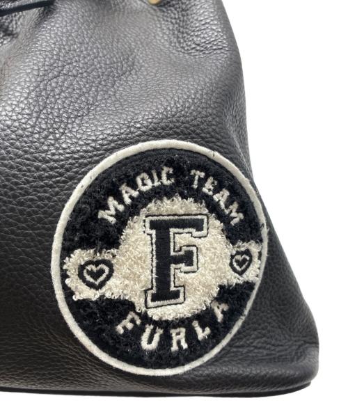 FURLA（フルラ）FURLA (フルラ) STACY POST SMALL BUCKET BAG ブラック×ホワイトの古着・服飾アイテム
