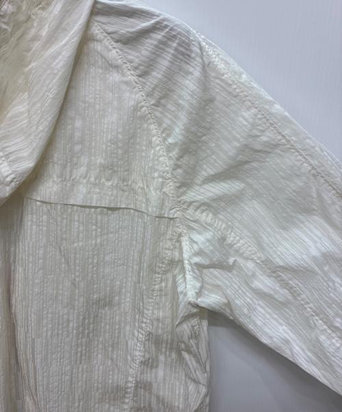 ARMANI COLLEZIONI（アルマーニ コレツィオーニ）ARMANI COLLEZIONI (アルマーニ コレツィオーニ) フードジャケット ホワイト サイズ:EU50の古着・服飾アイテム