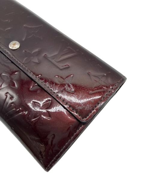 LOUIS VUITTON（ルイ ヴィトン）LOUIS VUITTON (ルイ ヴィトン) ヴェルニ ポルトフォイユ・サラ 長財布 ヴィオレットの古着・服飾アイテム