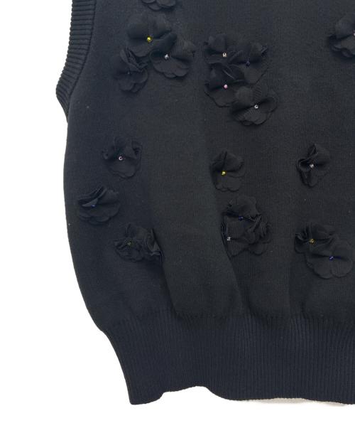 UNITED ARROWS（ユナイテッドアローズ）UNITED ARROWS (ユナイテッドアローズ) 3D フラワーモチーフ ノースリーブ ニットベスト ブラック サイズ:SIZE Freeの古着・服飾アイテム