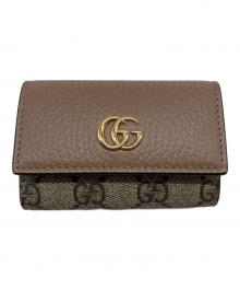 GUCCI（グッチ）の古着「GGマーモント キーケース」｜グレー×ピンク