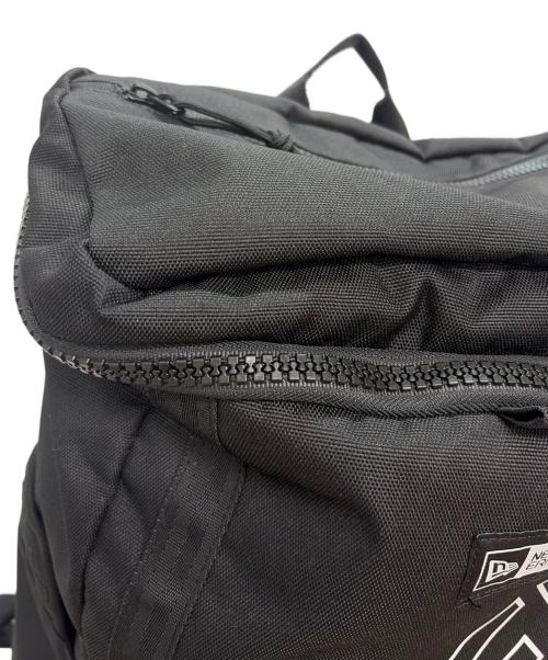 New Era（ニューエラ）New Era (ニューエラ) ボックスパック32L プリントロゴアウトライン ブラックの古着・服飾アイテム