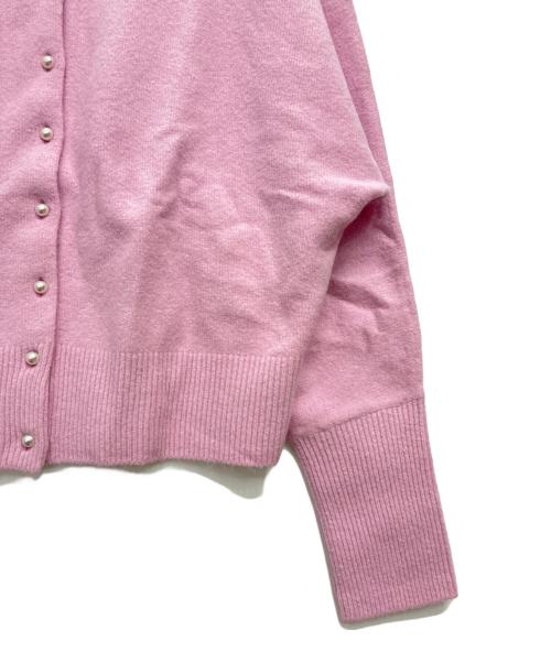 UNFILO（アンフィーロ）UNFILO (アンフィーロ) パール調ボタンカーディガン ピンク サイズ:SIZE XLの古着・服飾アイテム