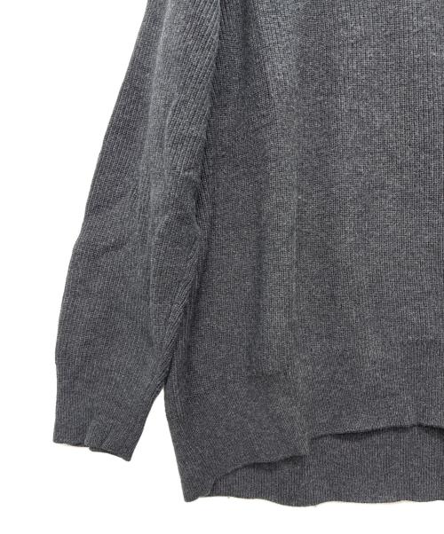 23区（ニジュウサンク）23区 (ニジュウサンク) リブ編みVネックニット チャコールグレー サイズ:SIZE 46の古着・服飾アイテム