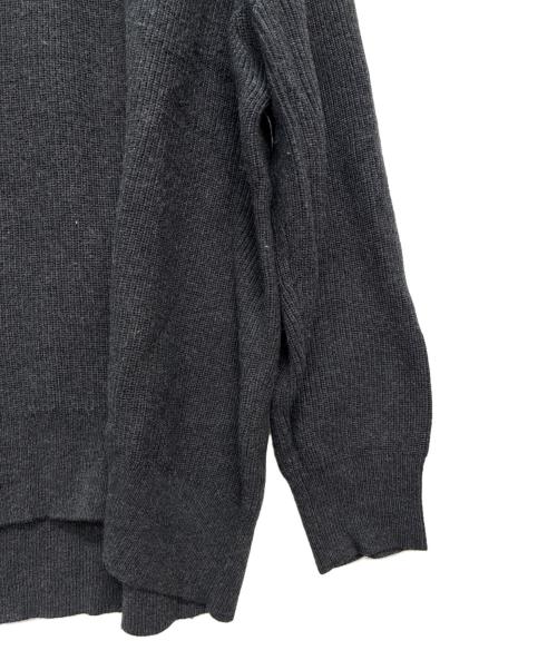 23区（ニジュウサンク）23区 (ニジュウサンク) リブ編みVネックニット チャコールグレー サイズ:SIZE 46の古着・服飾アイテム