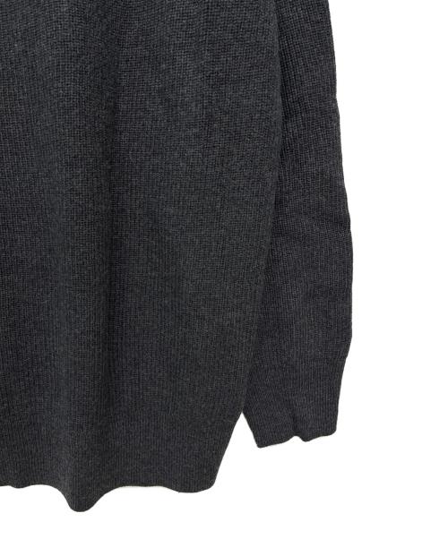 23区（ニジュウサンク）23区 (ニジュウサンク) リブ編みVネックニット チャコールグレー サイズ:SIZE 46の古着・服飾アイテム