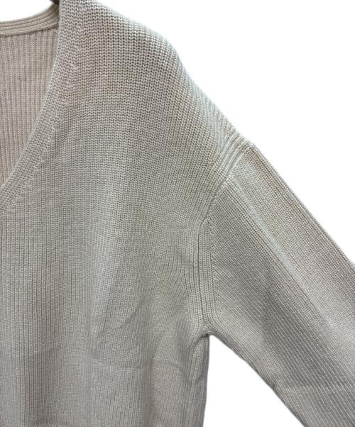 23区（ニジュウサンク）23区 (ニジュウサンク) リブ編みVネックニット ベージュ サイズ:SIZE 44の古着・服飾アイテム