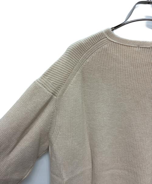 23区（ニジュウサンク）23区 (ニジュウサンク) リブ編みVネックニット ベージュ サイズ:SIZE 44の古着・服飾アイテム