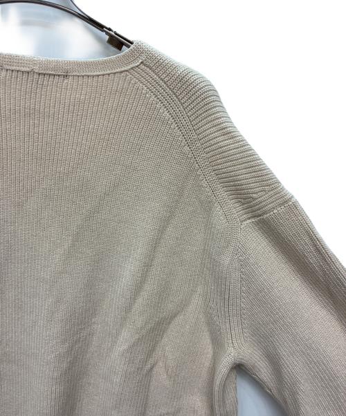 23区（ニジュウサンク）23区 (ニジュウサンク) リブ編みVネックニット ベージュ サイズ:SIZE 44の古着・服飾アイテム